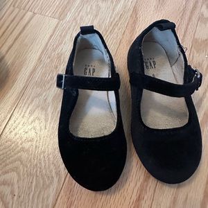 Worn twice! Toddler GAP Velvet Ballet Flats. Size 6